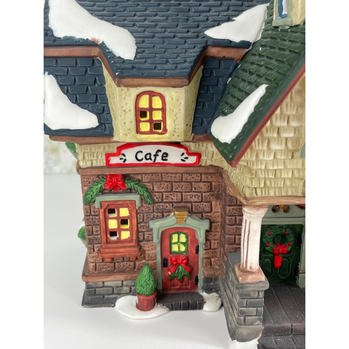 Holiday Time Christmas Village Bed & Breakfast Lighted Porcelain House