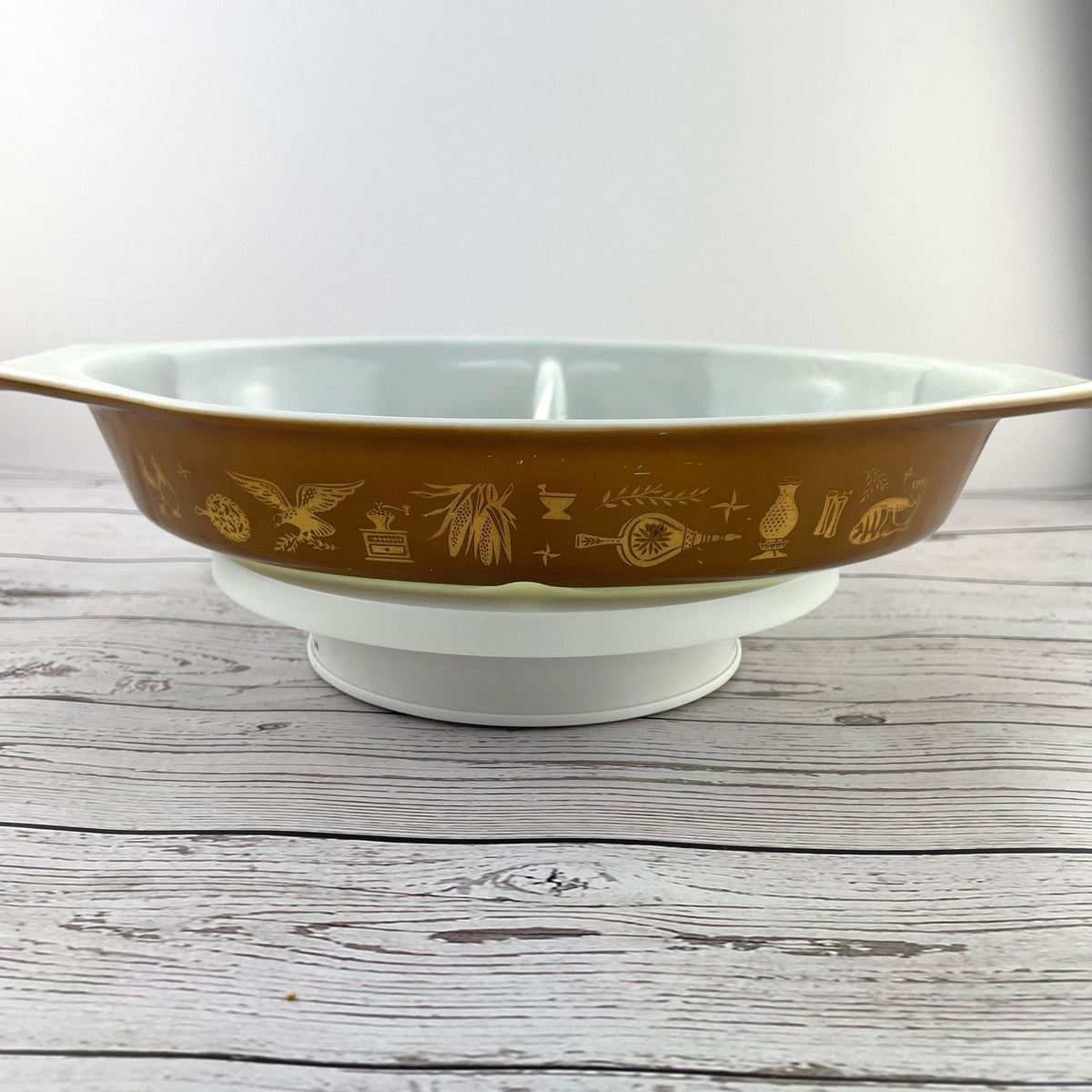 Selling Early American Pyrex Dish In Mint Condition/Mid-century Pyrex Divided Dish 1.5 qt in Brown & Yellow