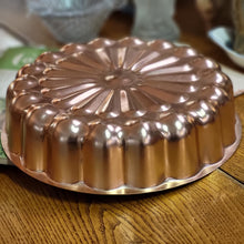 Load image into Gallery viewer, Vintage Large Copper Tin/Jello Bumby Starburst Daisy Mold