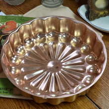 Load image into Gallery viewer, Vintage Large Copper Tin/Jello Bumby Starburst Daisy Mold
