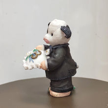 Load image into Gallery viewer, Mary Moo Moo&#39;s Ring Bearer Figurine #167568