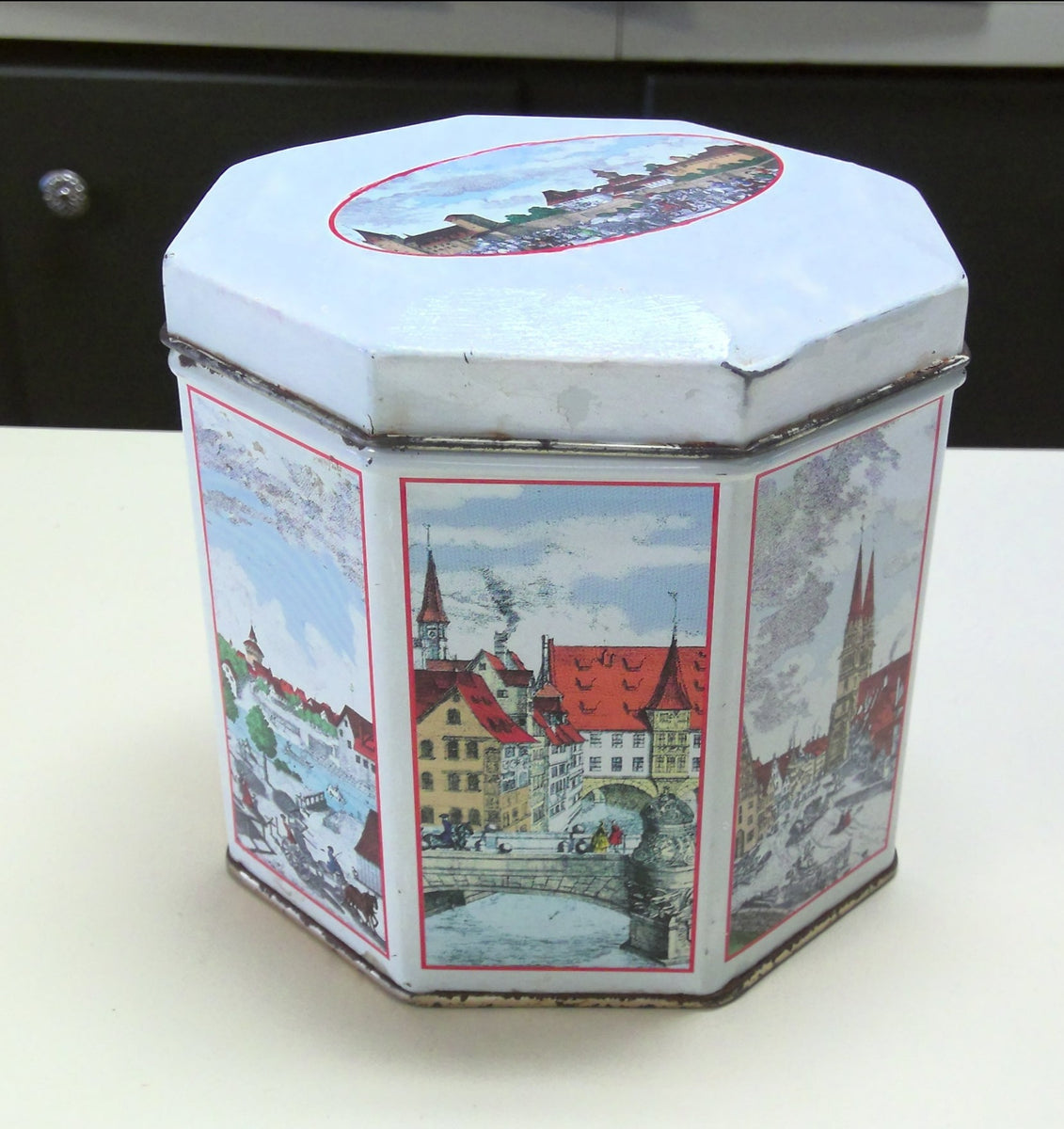 Vintage German Gingerbread Tin Nurnberger Schumann Octagonal Lidded Bo ...