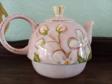 Load image into Gallery viewer, Vintage Apple Blossom Teapot